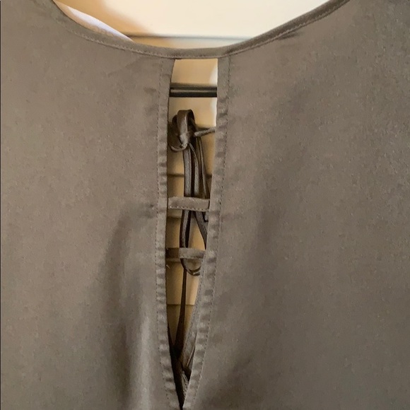 BCBGeneration taupe silk tie front v-neck top S - Picture 4 of 5